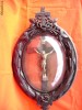 Crucifix sau cruce inramata cu sticla bombata