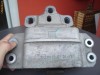 suport motor stanga vw jetta mkv 1k0 199 555 ( lagar transmisie)