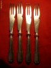 Set 4 cutite-furculite pentru scoici marcate Christofle