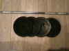 greutati 4 discuri de 10kg + haltera + banca pentru piept si picioare