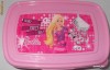 Set 6 piese pentru copii:2cutii pt alimente,pranz,masa si tacamuri din plastic:BEN10,BARBIE,PRINCESS,HANNAH MONTANA,SPIDERMAN NR2. BARBIE ROZ din UK!