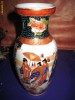 Vaza din portelan China, cu design specific si colorit frumos