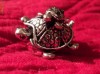 Brosa broscute mama cu puiul din argint tibetan cu marcasite