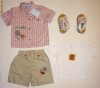 Set Tom si Jerry format din camasa cu patratele bej, tricou , pantaloni cu buzunare si sandalute