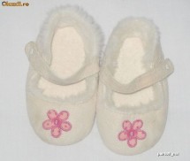Mopine/Papucei/botosei pentru bebe, 6-12 luni, stare EXCELENTA ca SI NOU! IMITATIE PIELE INTOARSA,CALDUROASE USOARE! foto