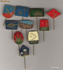 lot insigne militare ungurest-10 buc-avioane ,rachete,tancuri,tunuri foto