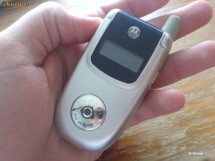 Motorola v220: clapa,mp3,camera foto: telefon micut si ieftin, ideal pentru vorbit