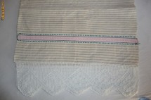 STERGAR  VECHI , ANUL 1929, TESUT , CU DANTELA DE MINA