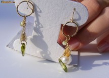 Cercei aur 14K, 2g, ornati cu frunzulite aur, 4 PERIDOT si 2 PERLE freshwater !! foto