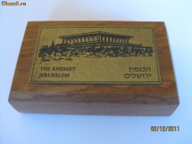 PLACHETA CU CLADIREA PARLAMENTULUI(KNESSET)ISRAELIAN DIN JERUSALEM foto