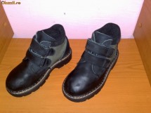 GHETE IMBLANITE PIELE BAIETI NR 28 INTERIOR 18.5 CM foto