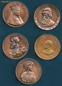 CAROL I , REGINA ELISABETA , FERDINAND I, REGINA MARIA, MIHAI VITEAZUL, BRANCUSI , CASETA  LUX 5 MEDALII JUBILIARE ,MARI PERSONALITATI ALE ROMANIEI foto