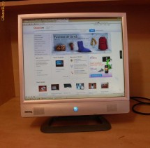 Vand Monitor LCD Benq de 17'' ,functional, la pret de defect