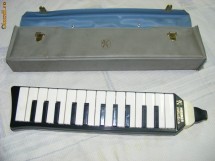 INSTRUMENT MUZICAL DE SUFLAT CU CLAVIATURA,VECHI,ORIGINAL,HOHNER MELODICA PIANO 26,made in GERMANIA,perfect functionala foto