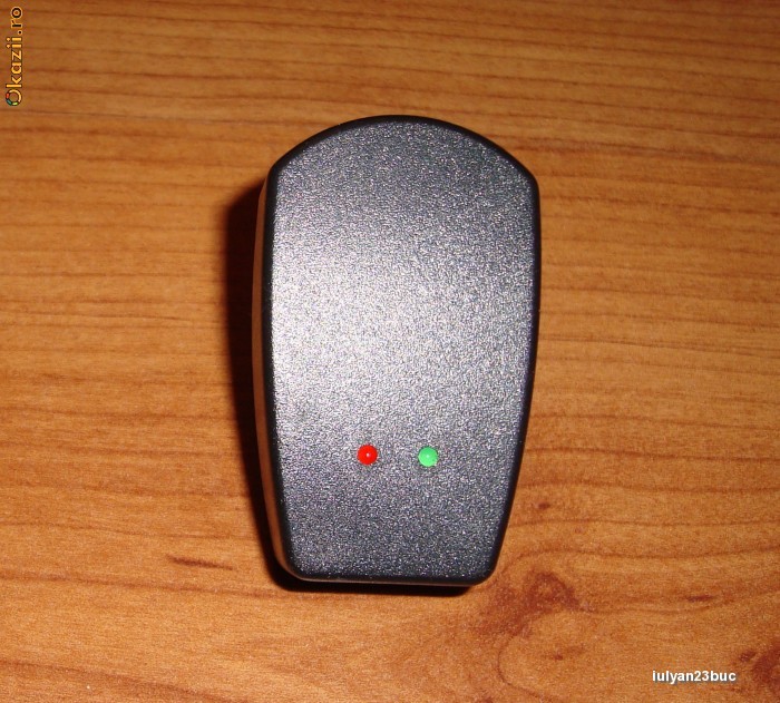 INCARCATOR PRIZA CU MUFA USB foto mare