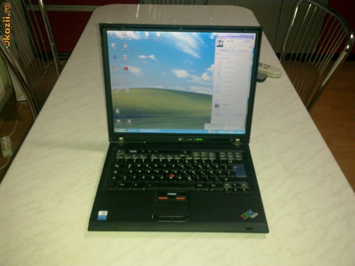 Laptop IBM T 42 foto mare