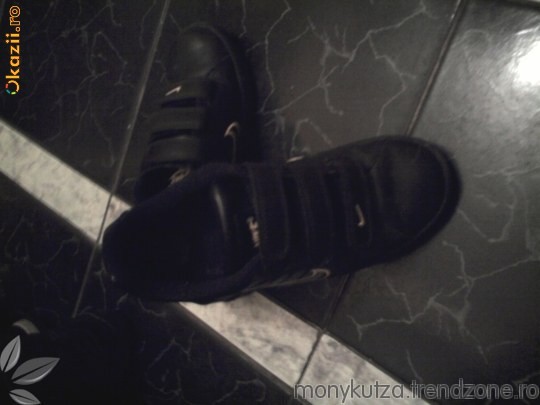vand schimb adidasi nike black piele foto mare