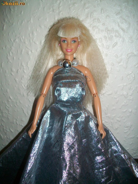 Barbie cu rochie argintie 2 in 1 foto mare