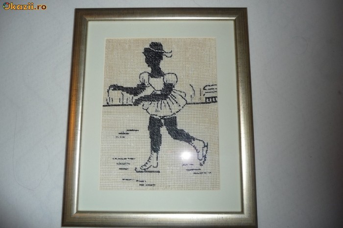 FETITA PATINATOARE GOBLEN VECHI ALB NEGRU foto mare