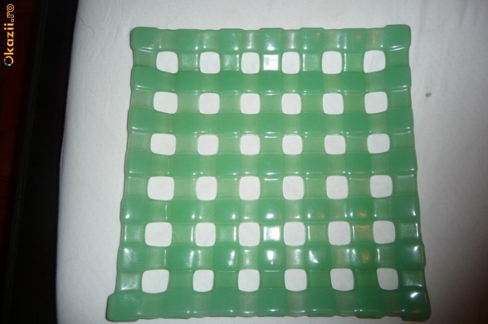FRUCTIERA DEOSEBITA DIN STICLA VERDE foto mare