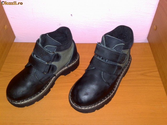 GHETE IMBLANITE PIELE BAIETI NR 28 INTERIOR 18.5 CM foto mare