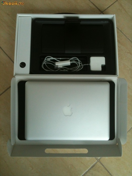 Laptop MacBook Air 13 foto mare