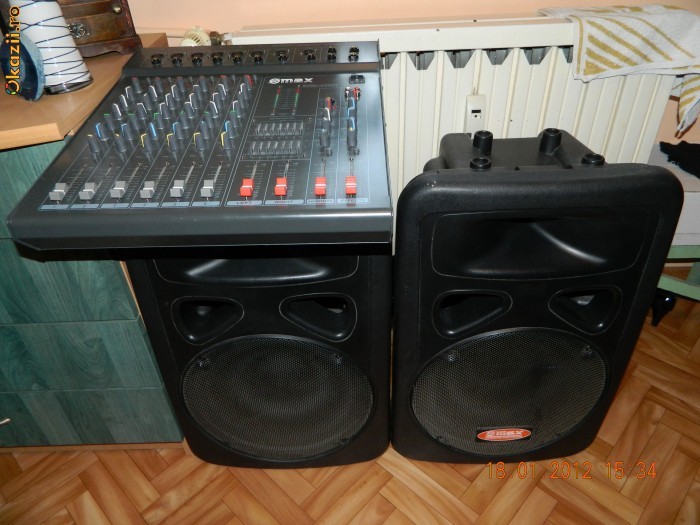 DE VANZARE MIXER AUDIO + BOXE PROFESIONALE MAX DE 450W LA PRET TOTAL DE 650 EURO NEGOCIABIL foto mare DE VANZARE MIXER AUDIO + BOXE PROFESIONALE MAX DE 450W LA PRET TOTAL DE 650 EURO NEGOCIABIL foto mare
