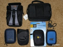 GEANTI HUSE DIVERSE MARIMI  CAMERA FOTO PRET PROM  9,9 LEI