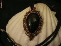 medalion vintage cu piatra mare