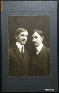 Foto colectie portret  studiou 1909. Doi frati cu gulere rotunde foto