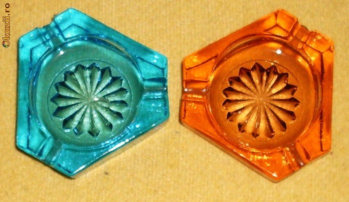 Scrumiera din sticla colorata foto mare
