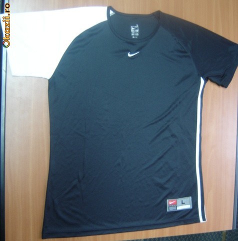 TRICOU NIKE foto mare