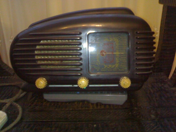 RADIO CU LAMPI DE EPOCA  -  TESLA ( TALISMAN ) foto mare
